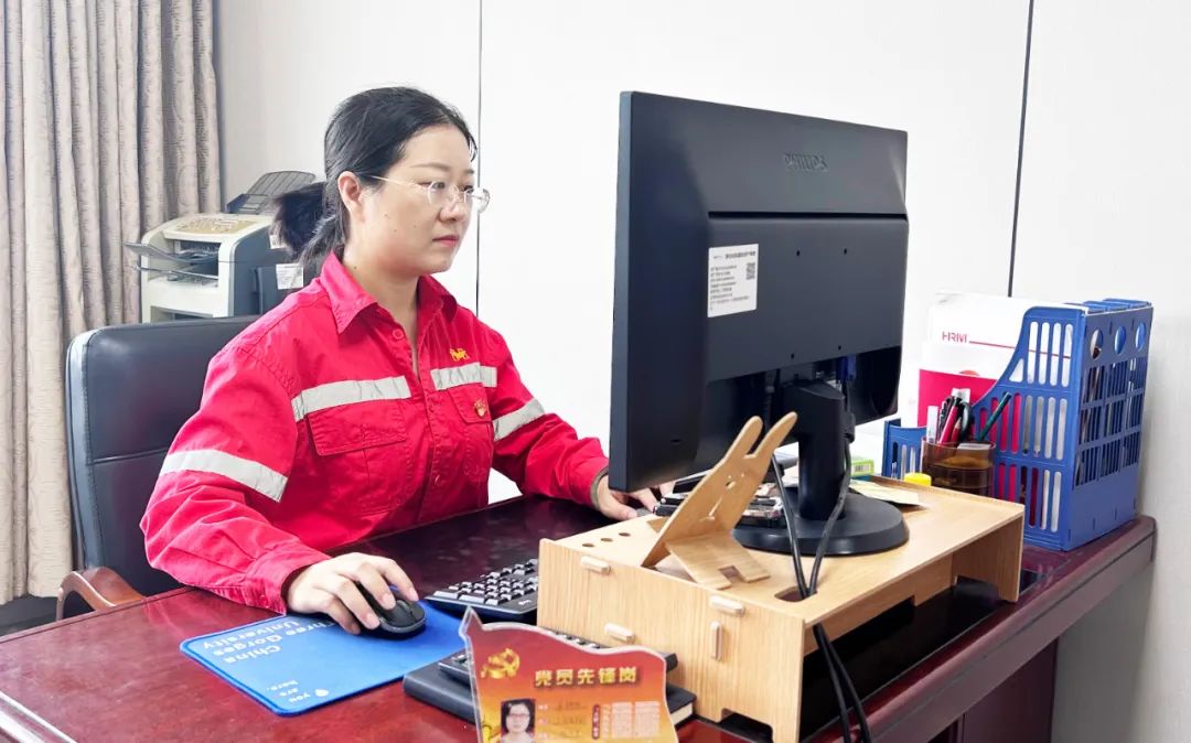 【宜化榜樣】化機(jī)公司牛艷嬌：恪盡職守勇?lián)?dāng)，廉潔自律揚(yáng)清風(fēng)(圖3)